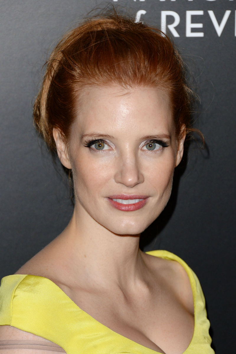 Illustration for article titled Jessica Chastain Is a Gorgeous, Shiny Vision in Yellow
